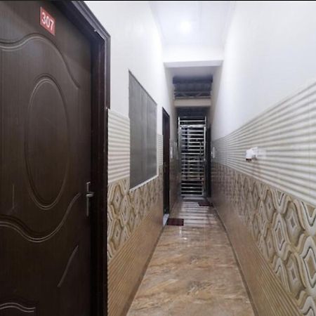 רישיקש Hotel Townhouse מראה חיצוני תמונה