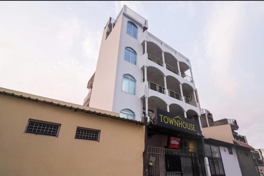 רישיקש Hotel Townhouse מראה חיצוני תמונה